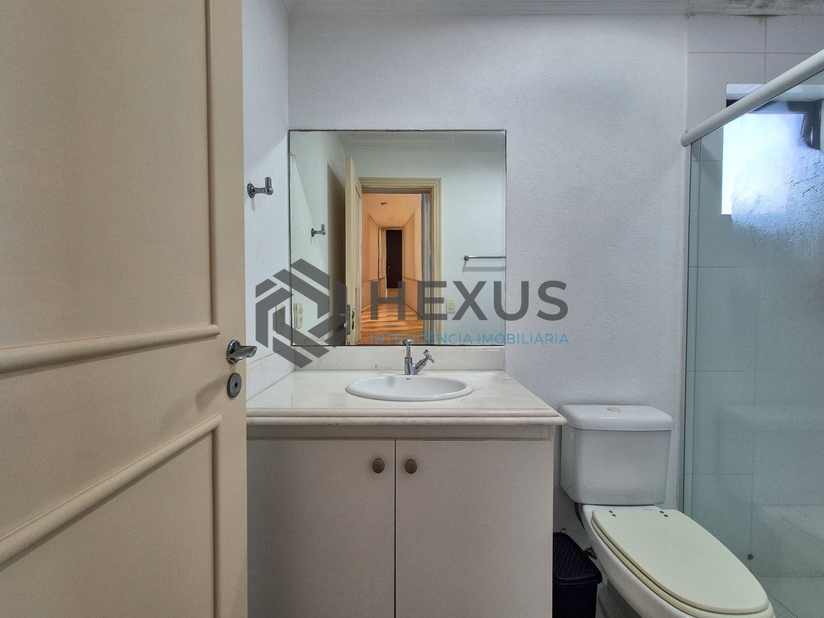Foto 16 de Apartamento reformado com varanda e lazer nas Pitangueiras, Guarujá