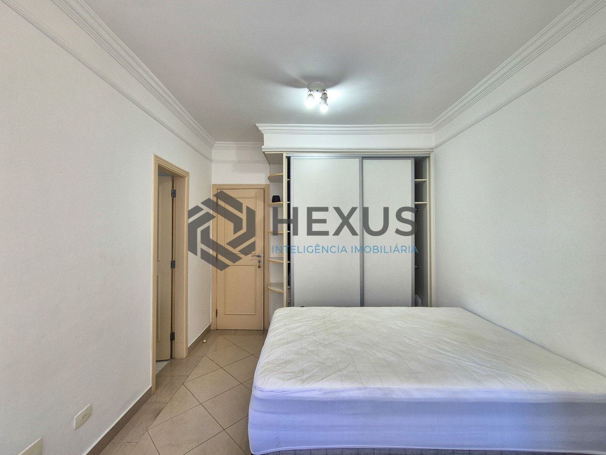 Foto 18 de Apartamento reformado com varanda e lazer nas Pitangueiras, Guarujá
