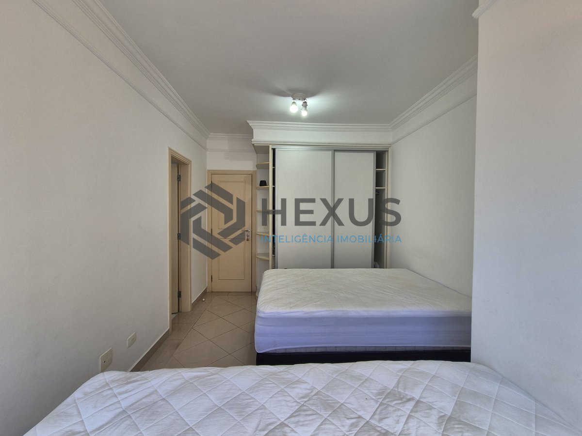 Foto 19 de Apartamento reformado com varanda e lazer nas Pitangueiras, Guarujá