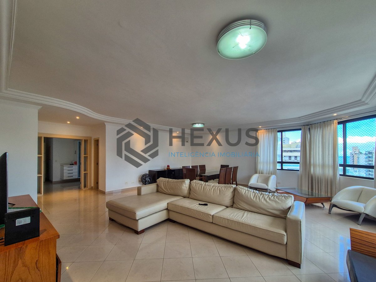 Foto 3 de Apartamento reformado com varanda e lazer nas Pitangueiras, Guarujá