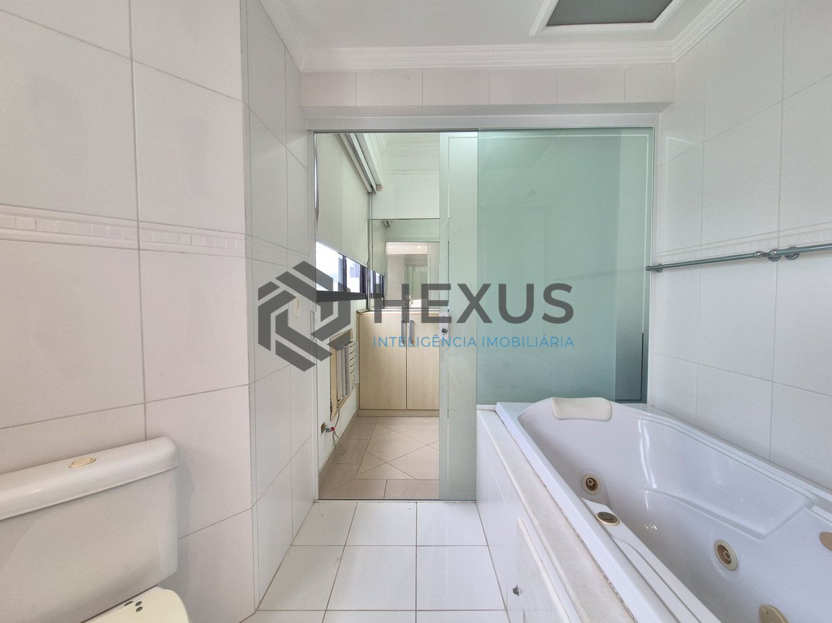 Foto 31 de Apartamento reformado com varanda e lazer nas Pitangueiras, Guarujá