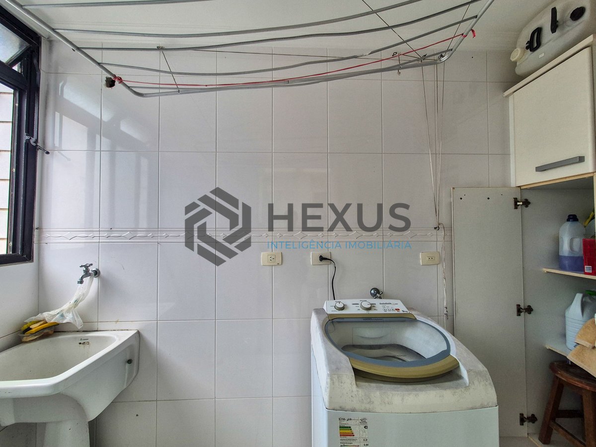 Foto 37 de Apartamento reformado com varanda e lazer nas Pitangueiras, Guarujá