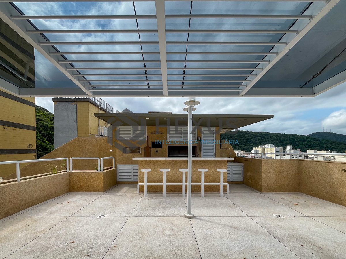 Foto 45 de Cobertura reformada com varanda gourmet vista mar e piscina na Praia das Pitangueiras, Guaruja
