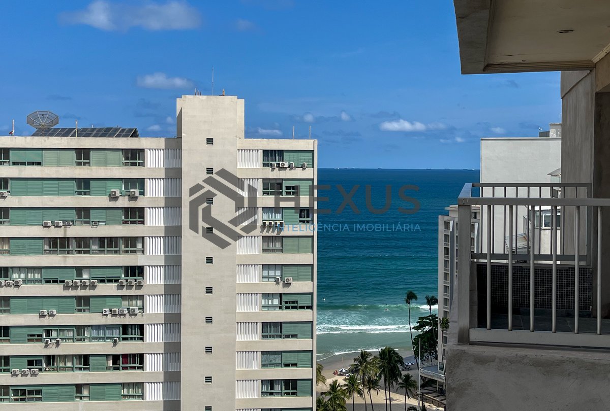 Foto 9 de Cobertura reformada com varanda gourmet vista mar e piscina na Praia das Pitangueiras, Guaruja