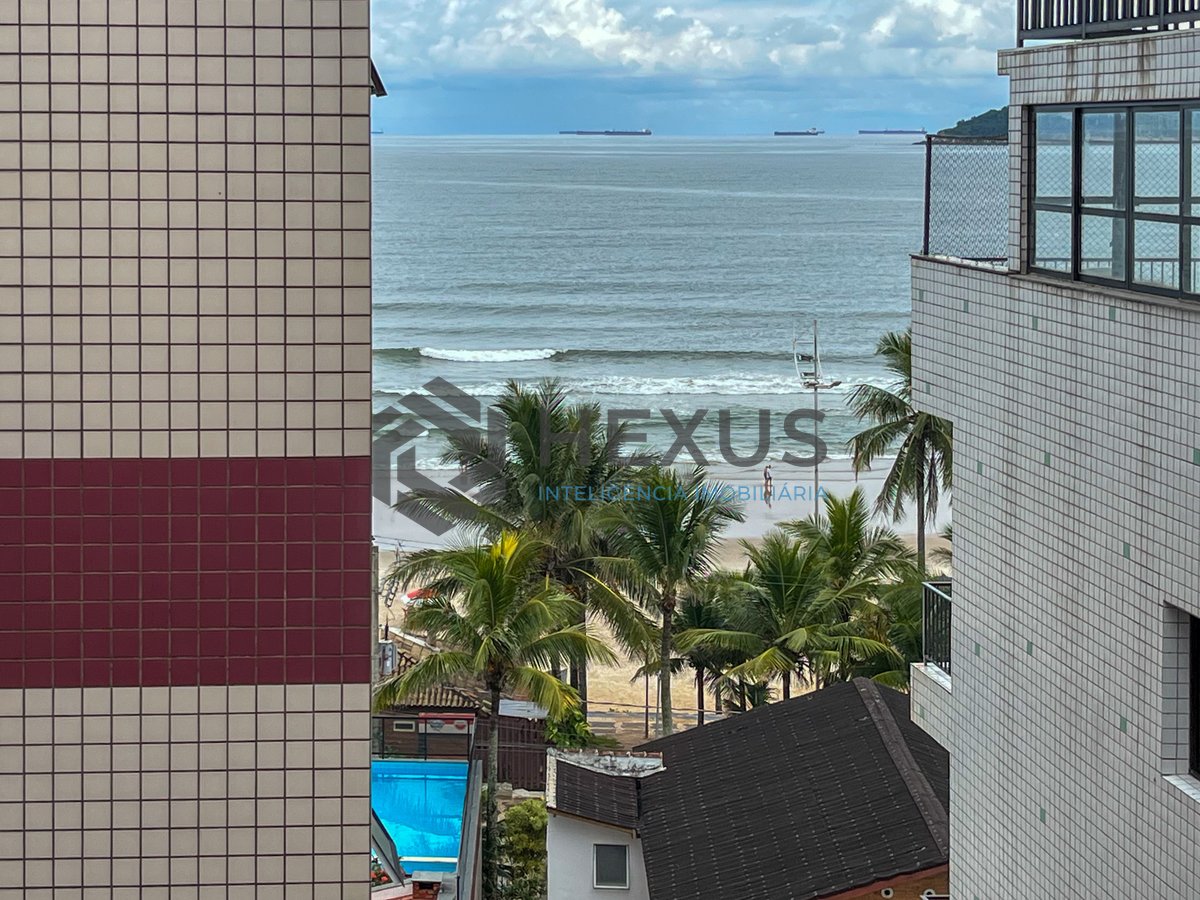 Foto 26 de Cobertura reformada com piscina churrasqueira vista mar na beira mar da Praia do Tombo, Guaruja