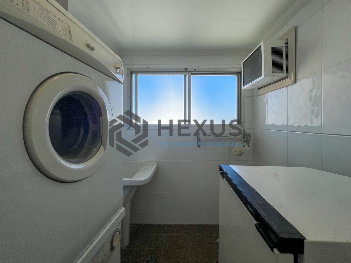 Foto 49 de Cobertura Dúplex com varanda piscina e lazer na beira mar nas Pitangueiras, Guarujá