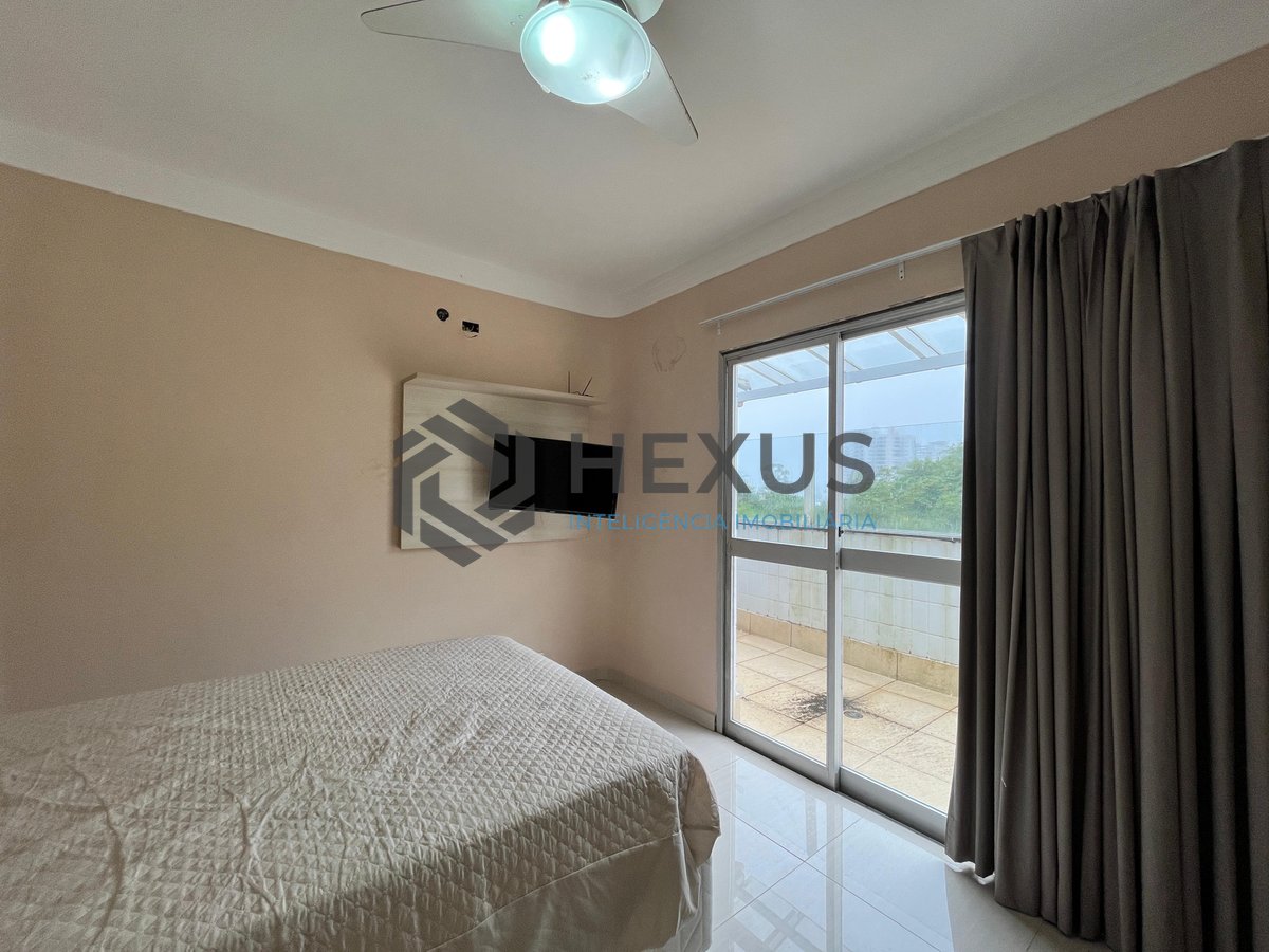Foto 12 de Cobertura Penthouse reformada com varanda gourmet a 600m da praia na Enseada, Guarujá