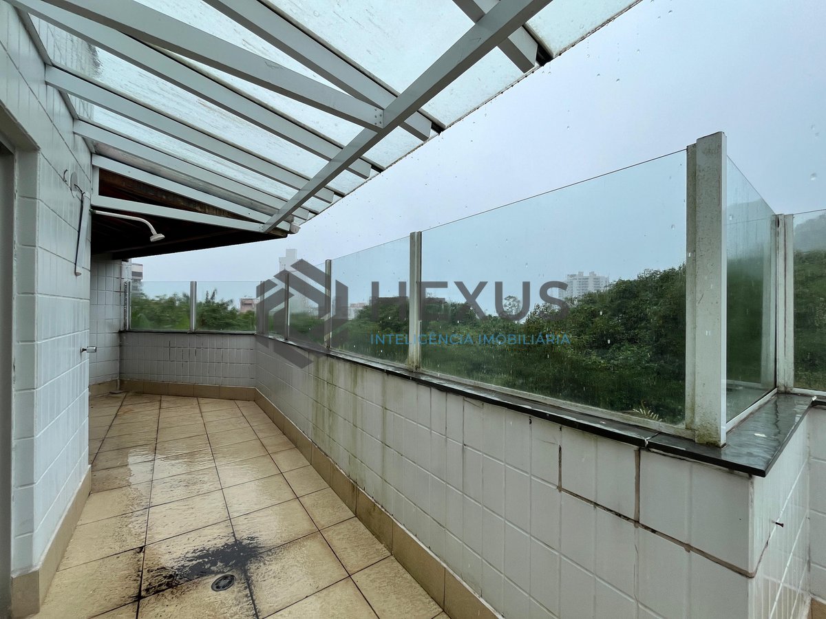 Foto 16 de Cobertura Penthouse reformada com varanda gourmet a 600m da praia na Enseada, Guarujá