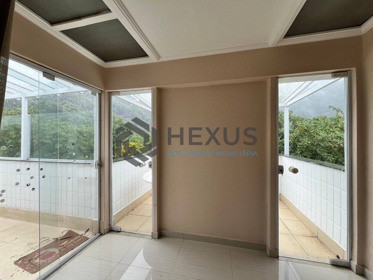 Foto 6 de Cobertura Penthouse reformada com varanda gourmet a 600m da praia na Enseada, Guarujá