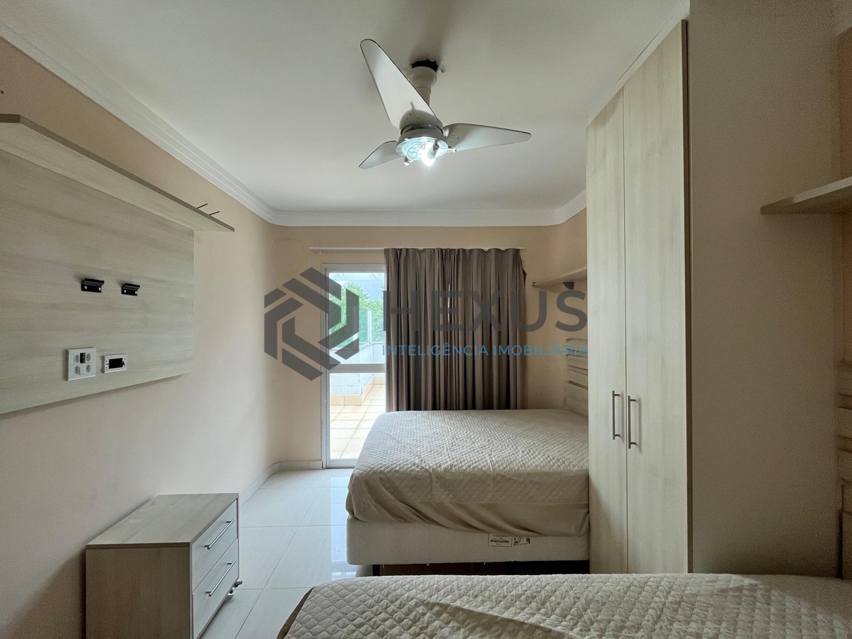 Foto 8 de Cobertura Penthouse reformada com varanda gourmet a 600m da praia na Enseada, Guarujá