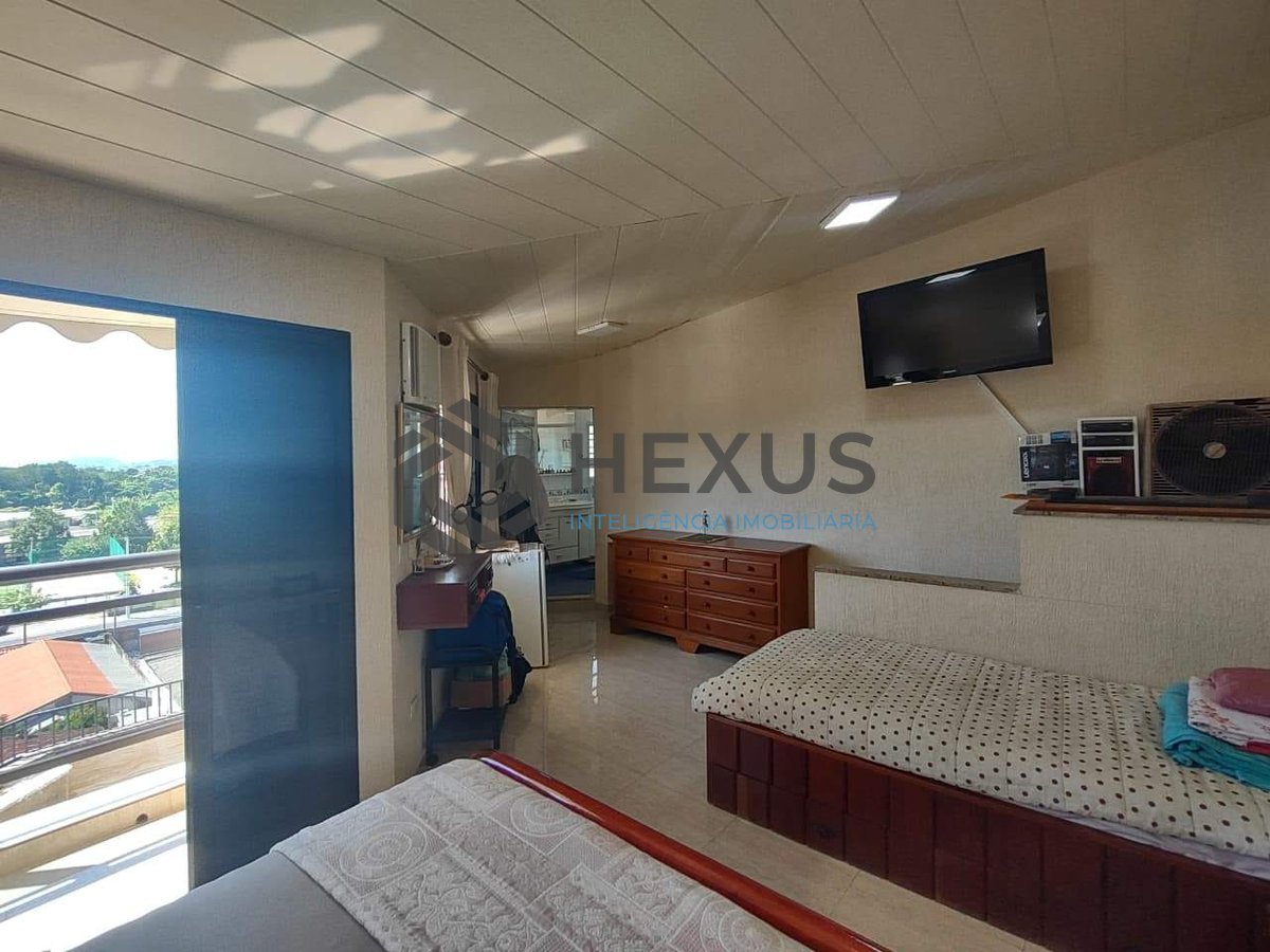 Foto 25 de Cobertura Triplex reformada com varanda e lazer na Enseada, Guarujá