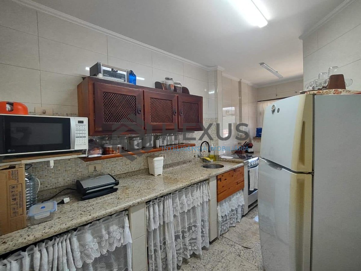 Foto 29 de Cobertura Triplex reformada com varanda e lazer na Enseada, Guarujá