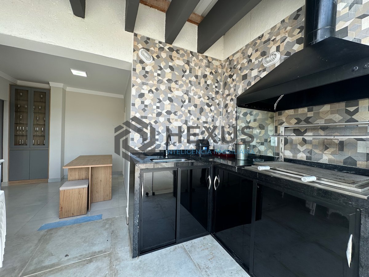 Foto 16 de Cobertura Duplex reformada com varanda a 500m da praia na Enseada, Guarujá