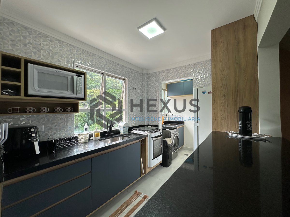 Foto 5 de Cobertura Duplex reformada com varanda a 500m da praia na Enseada, Guarujá