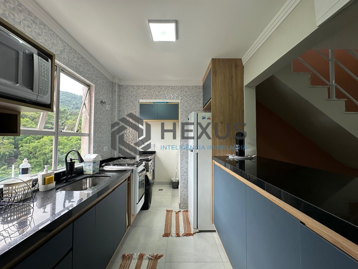 Foto 6 de Cobertura Duplex reformada com varanda a 500m da praia na Enseada, Guarujá