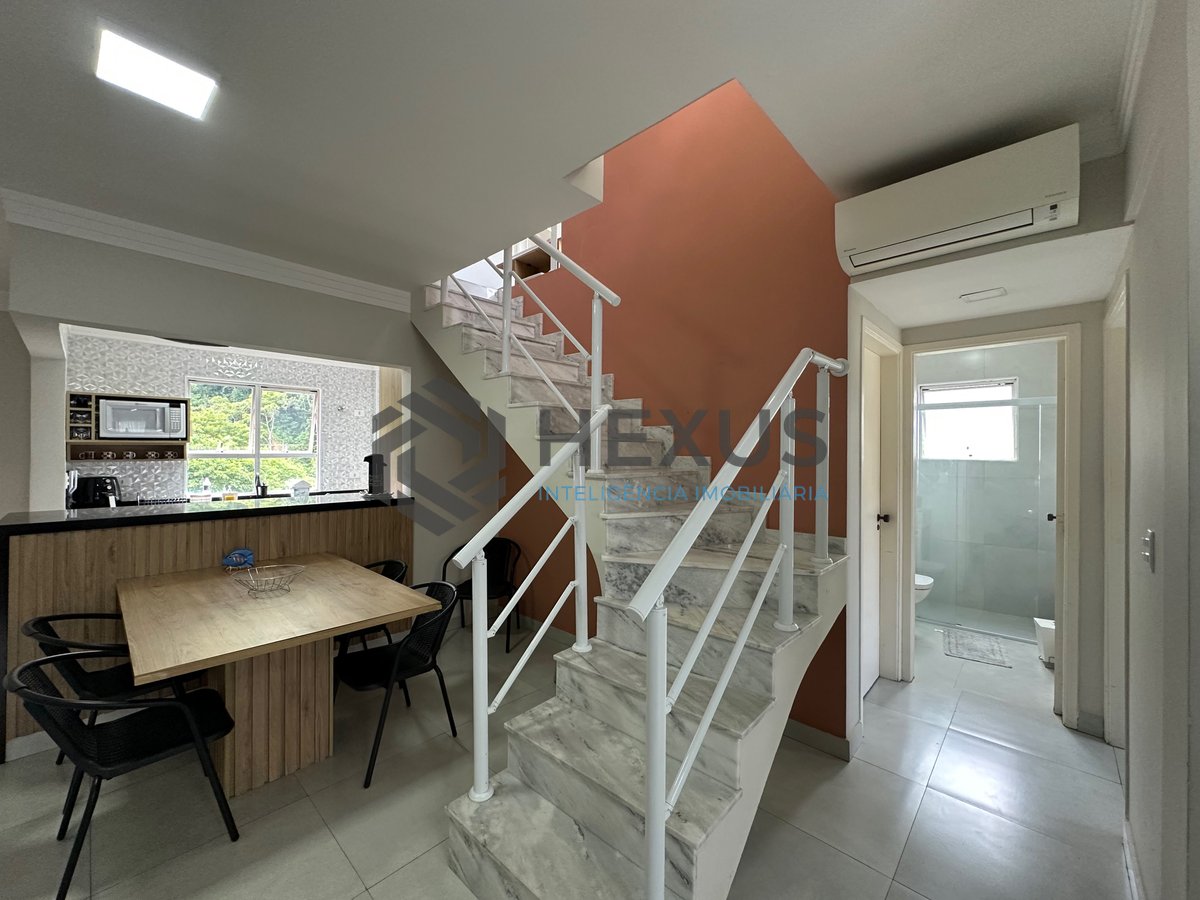 Foto 7 de Cobertura Duplex reformada com varanda a 500m da praia na Enseada, Guarujá