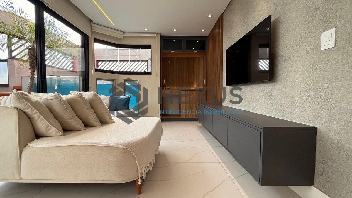 Foto 19 de Cobertura Duplex reformada com varanda vista mar e lazer a 400m da praia na Enseada, Guarujá