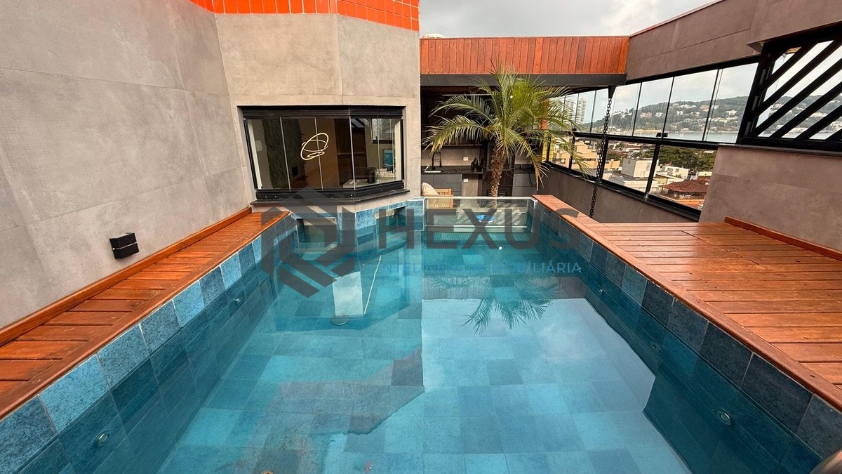 Foto 22 de Cobertura Duplex reformada com varanda vista mar e lazer a 400m da praia na Enseada, Guarujá