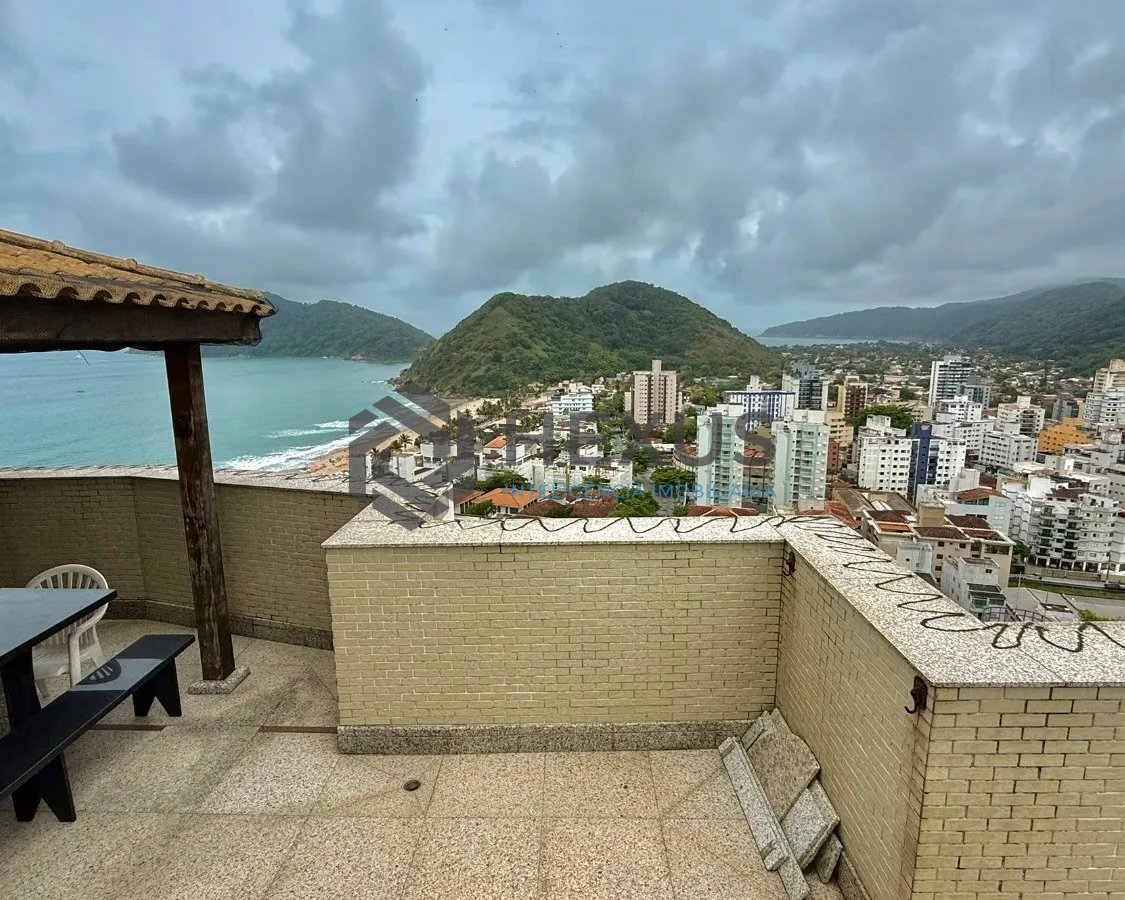Foto 8 de Cobertura Penthouse reformado com varanda vista mar e lazer a beira mar da praia no Tombo, Guarujá