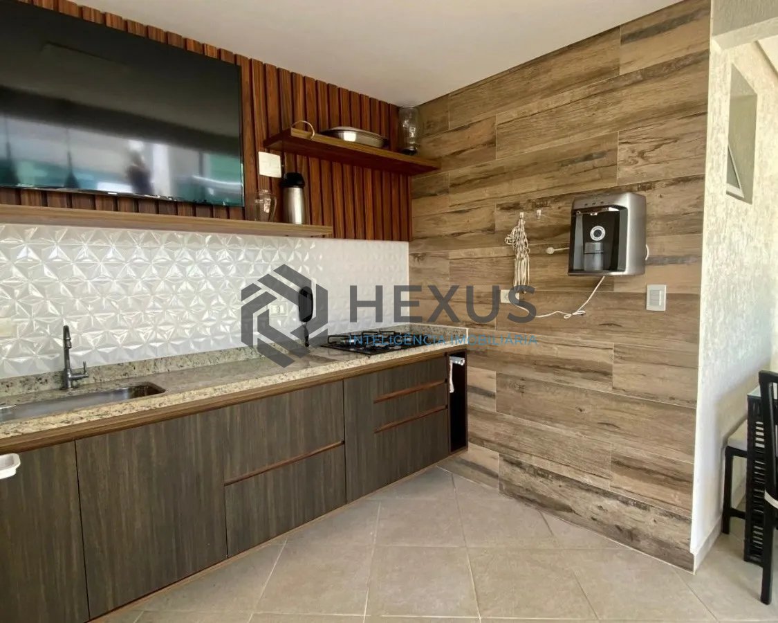 Foto 12 de Cobertura Duplex reformado com varanda e lazer a 100m da praia nas Pitangueiras, Guarujá