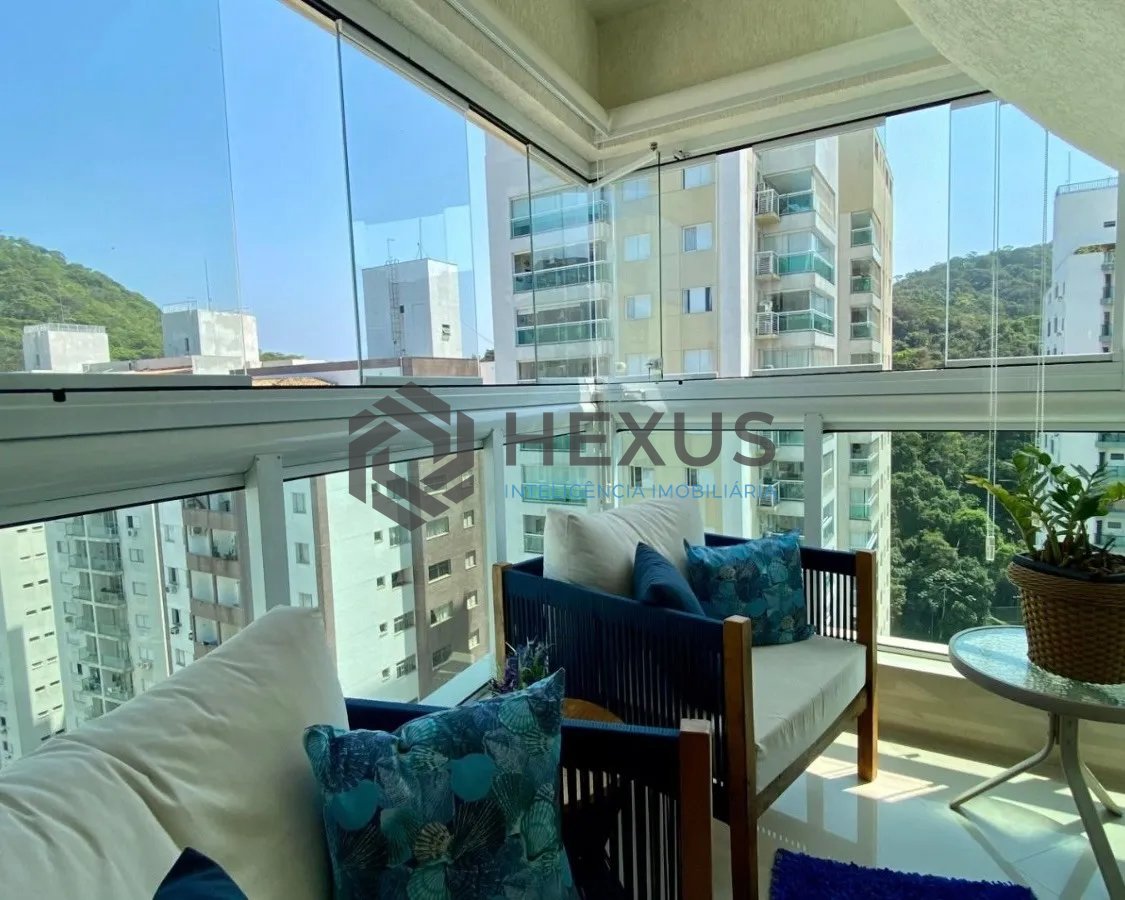 Foto 18 de Cobertura Duplex reformado com varanda e lazer a 100m da praia nas Pitangueiras, Guarujá