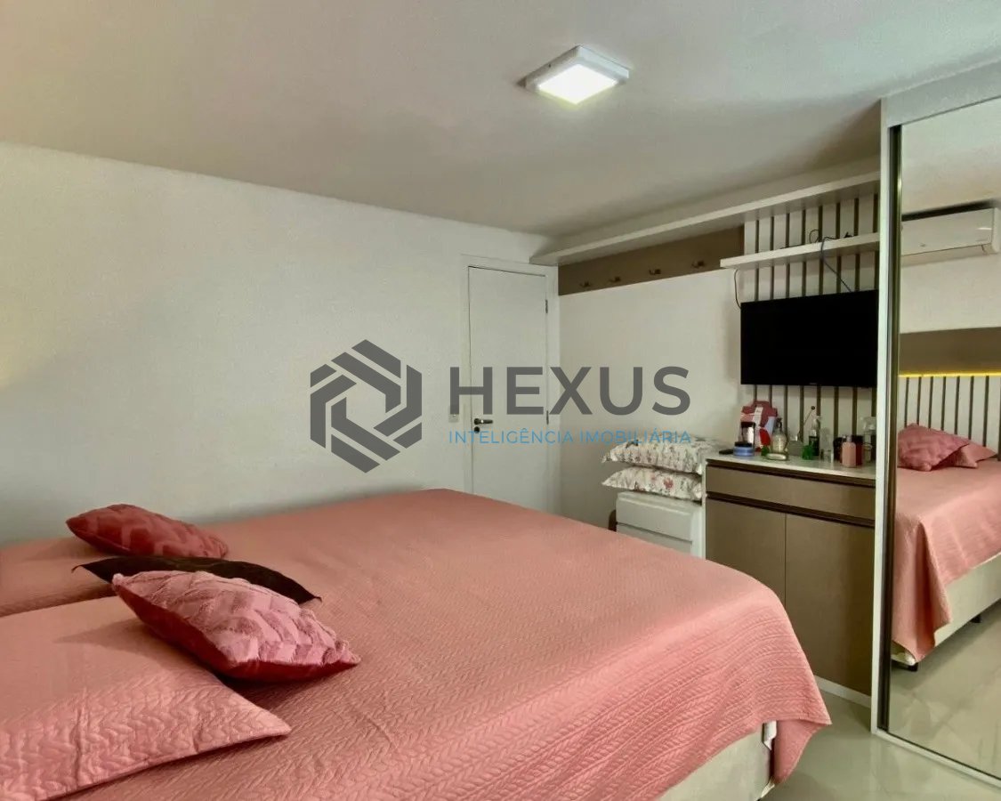 Foto 26 de Cobertura Duplex reformado com varanda e lazer a 100m da praia nas Pitangueiras, Guarujá