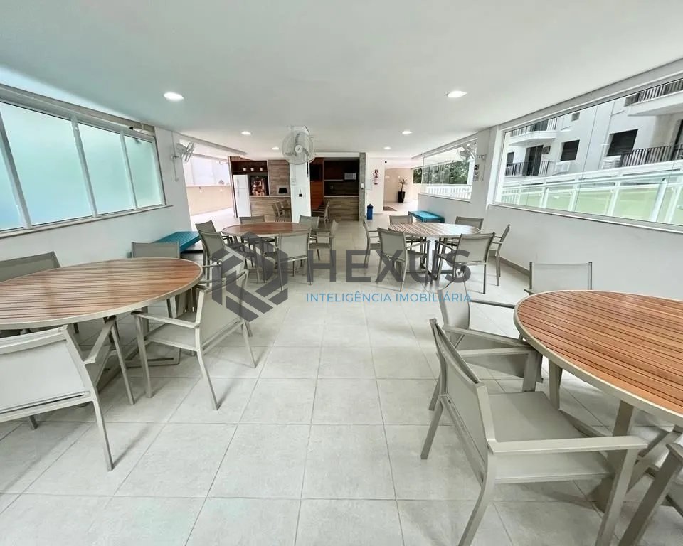 Foto 33 de Cobertura Duplex reformado com varanda e lazer a 100m da praia nas Pitangueiras, Guarujá