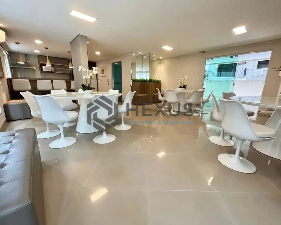 Foto 34 de Cobertura Duplex reformado com varanda e lazer a 100m da praia nas Pitangueiras, Guarujá