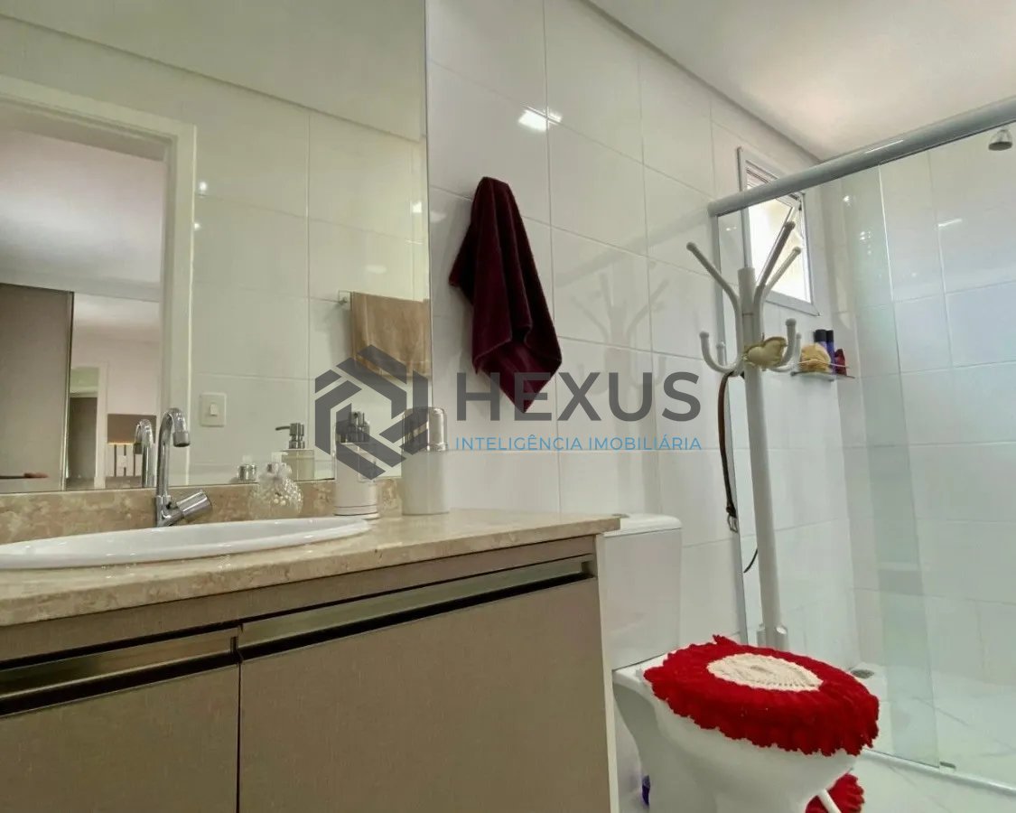 Foto 36 de Cobertura Duplex reformado com varanda e lazer a 100m da praia nas Pitangueiras, Guarujá