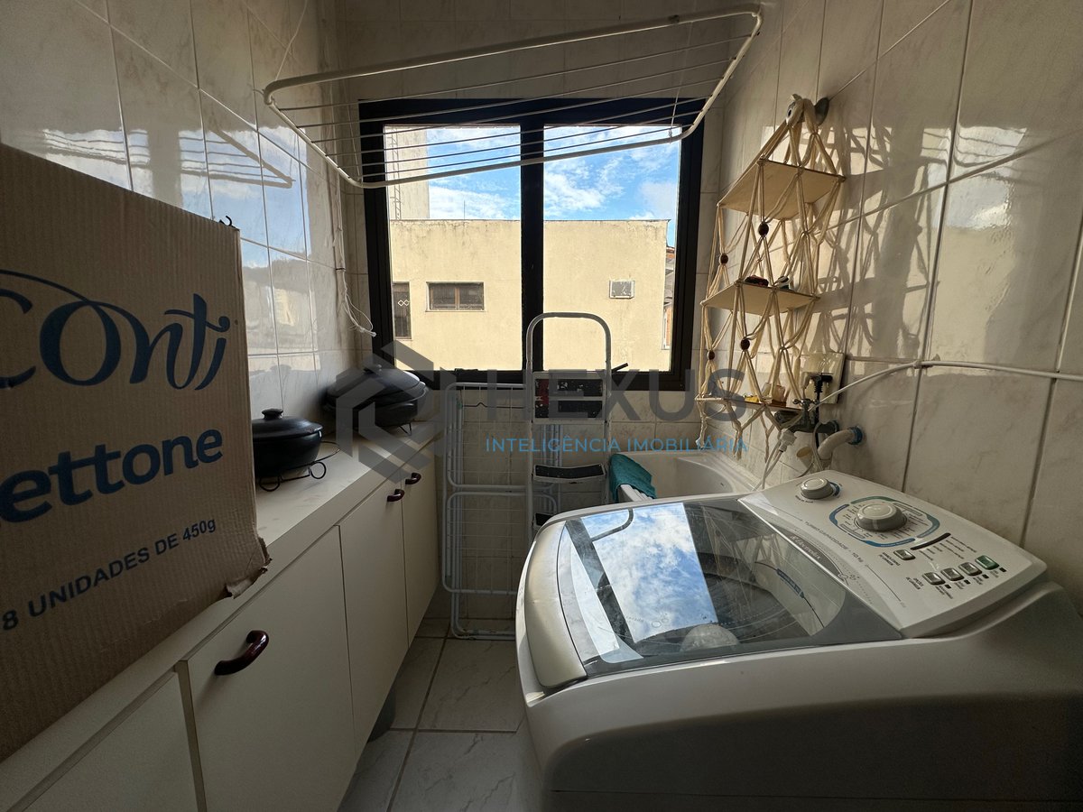 Foto 11 de Cobertura Penthouse com varanda e lazer a 500m da praia na Enseada, Guarujá