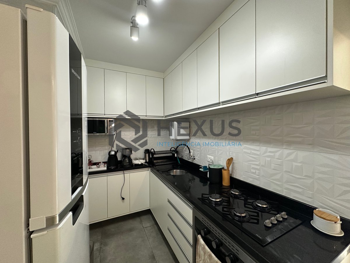 Foto 11 de Cobertura Duplex reformado com varanda e lazer a 300m da praia na Enseada, Guarujá