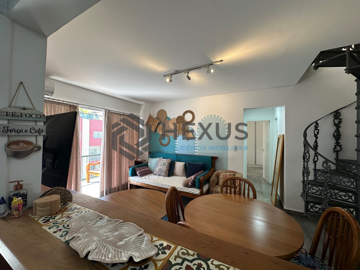 Foto 12 de Cobertura Duplex reformado com varanda e lazer a 300m da praia na Enseada, Guarujá