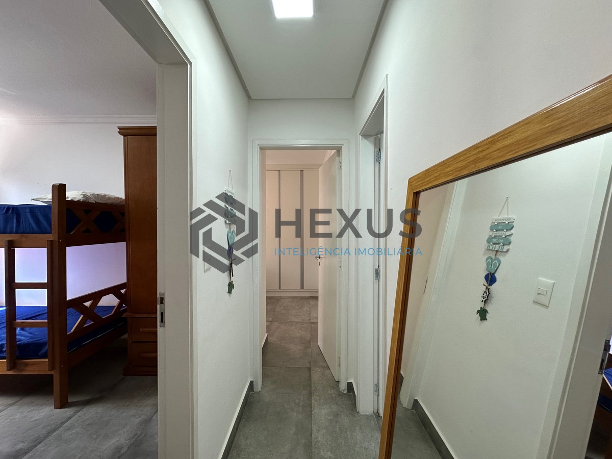 Foto 18 de Cobertura Duplex reformado com varanda e lazer a 300m da praia na Enseada, Guarujá