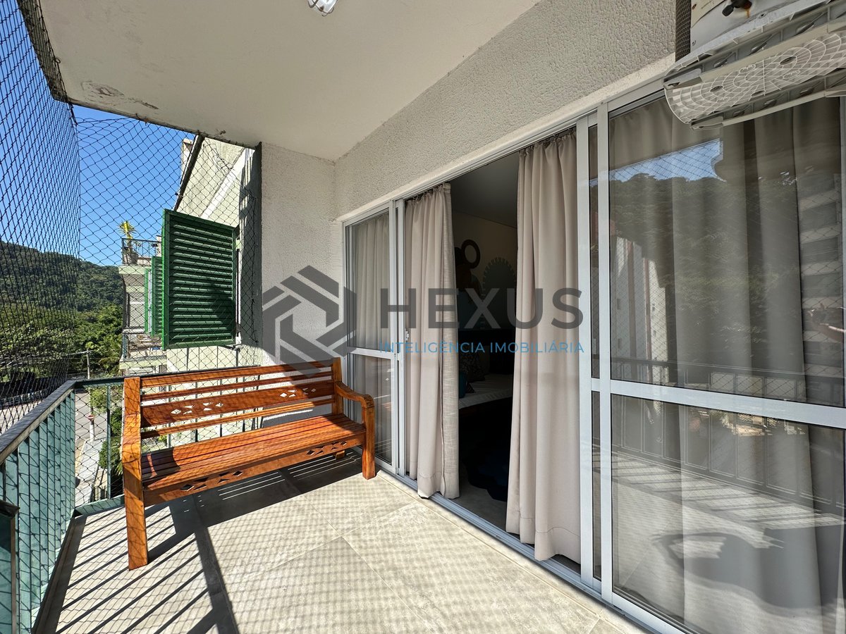 Foto 3 de Cobertura Duplex reformado com varanda e lazer a 300m da praia na Enseada, Guarujá