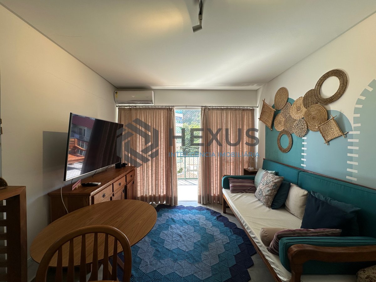 Foto 5 de Cobertura Duplex reformado com varanda e lazer a 300m da praia na Enseada, Guarujá