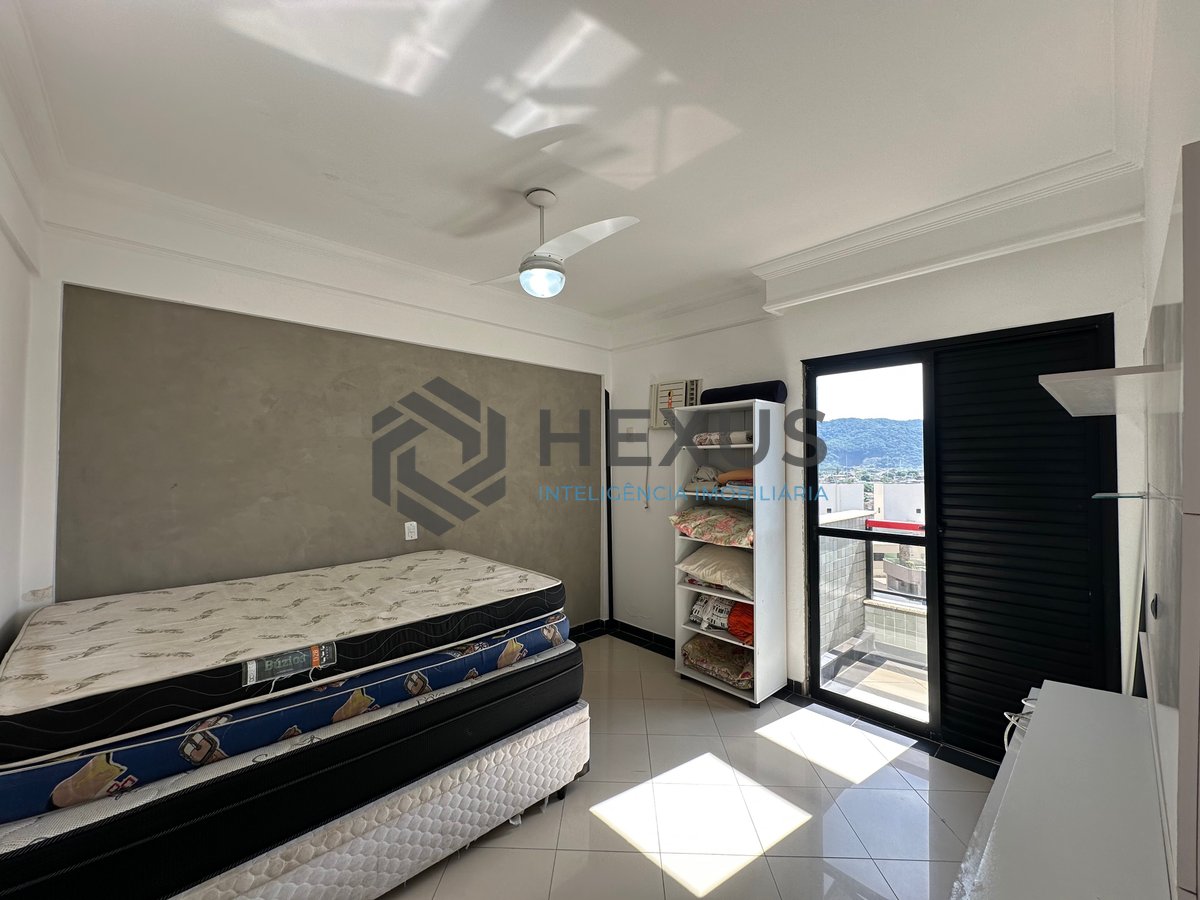 Foto 15 de Cobertura Duplex reformado com varanda vista mar e lazer a 500m da praia na Enseada, Guarujá