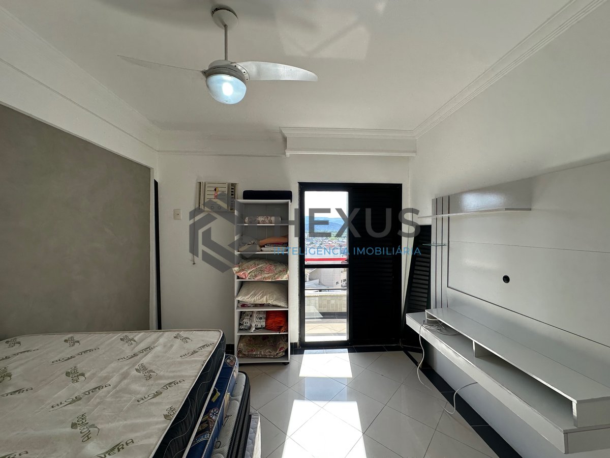Foto 16 de Cobertura Duplex reformado com varanda vista mar e lazer a 500m da praia na Enseada, Guarujá