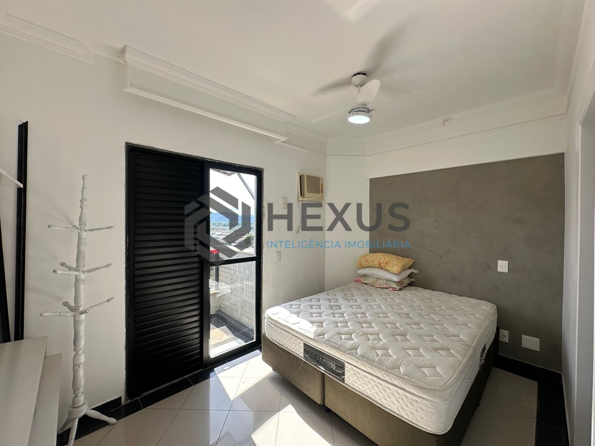 Foto 18 de Cobertura Duplex reformado com varanda vista mar e lazer a 500m da praia na Enseada, Guarujá