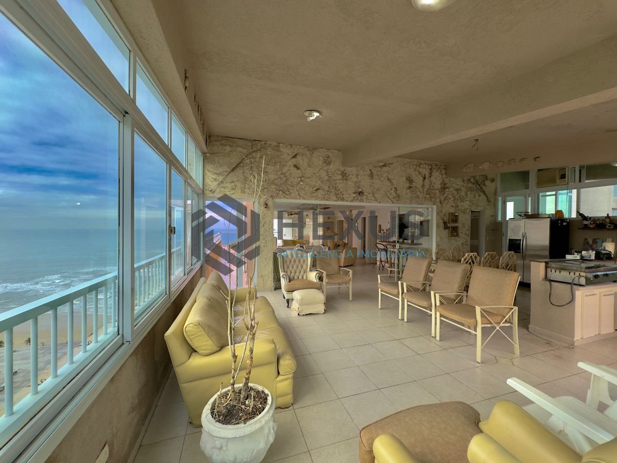 Foto 17 de Apartamento com varanda gourmet vista mar e lazer na beira mar da praia nas Pitangueiras, Guarujá