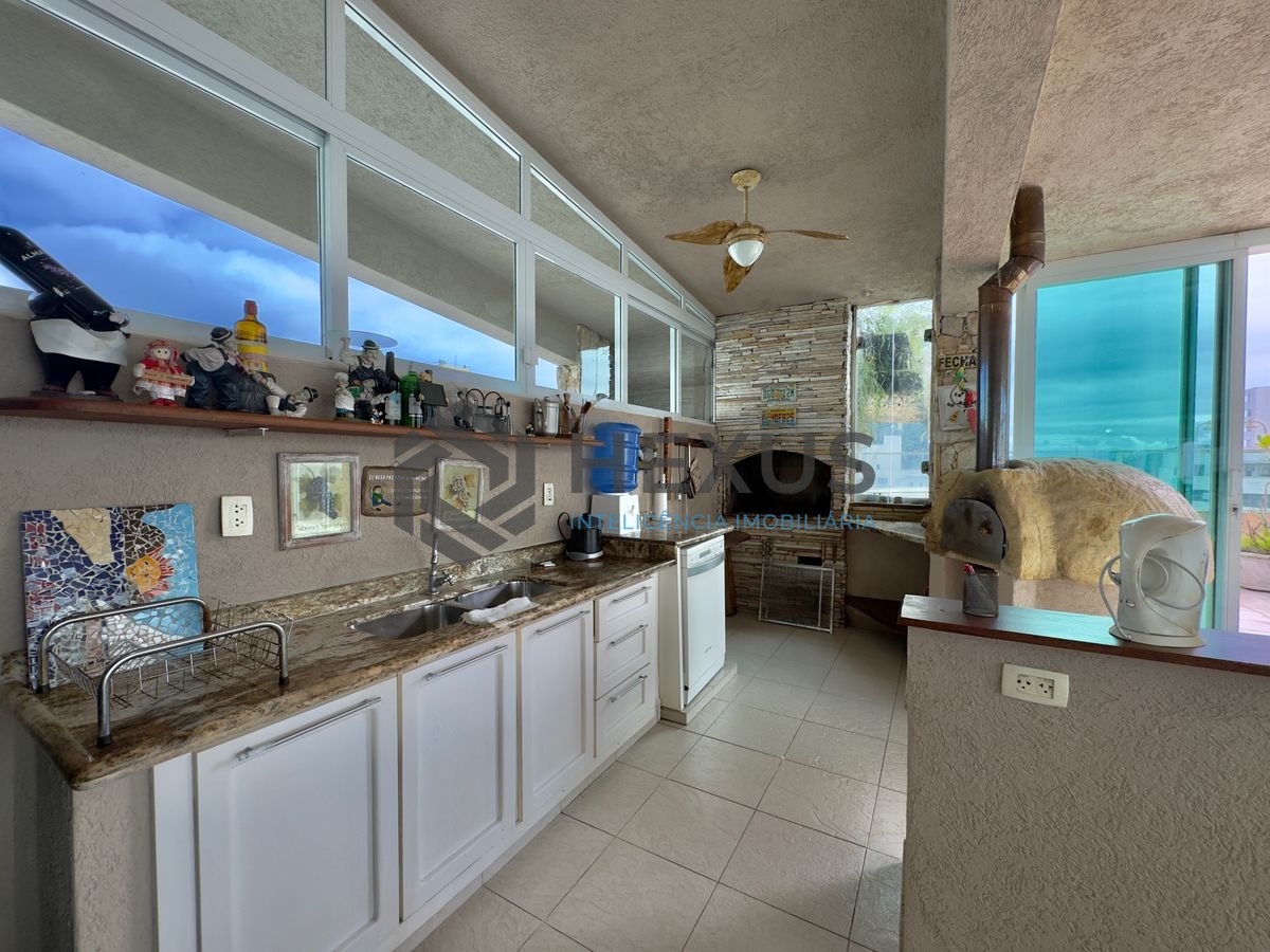 Foto 20 de Apartamento com varanda gourmet vista mar e lazer na beira mar da praia nas Pitangueiras, Guarujá