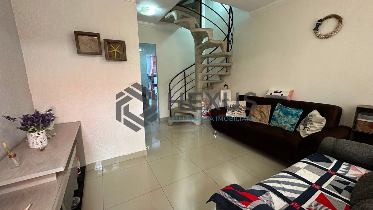 Foto 2 de Sobrado triplex com varanda na Praia da Enseada, Guarujá