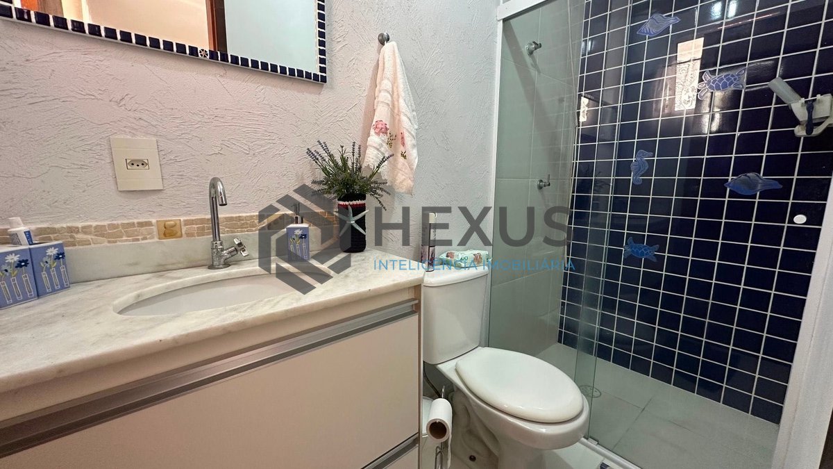 Foto 16 de Sobrado triplex com varanda na Praia da Enseada, Guarujá
