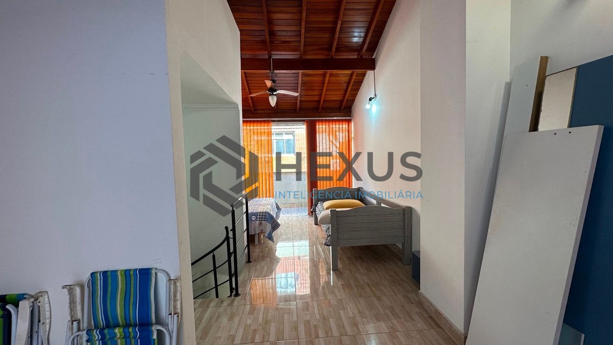 Foto 18 de Sobrado triplex com varanda na Praia da Enseada, Guarujá