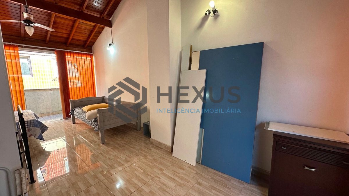 Foto 19 de Sobrado triplex com varanda na Praia da Enseada, Guarujá