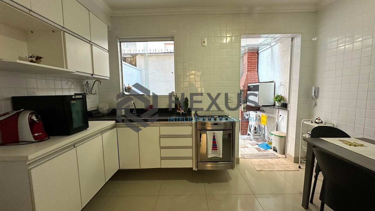 Foto 5 de Sobrado triplex com varanda na Praia da Enseada, Guarujá