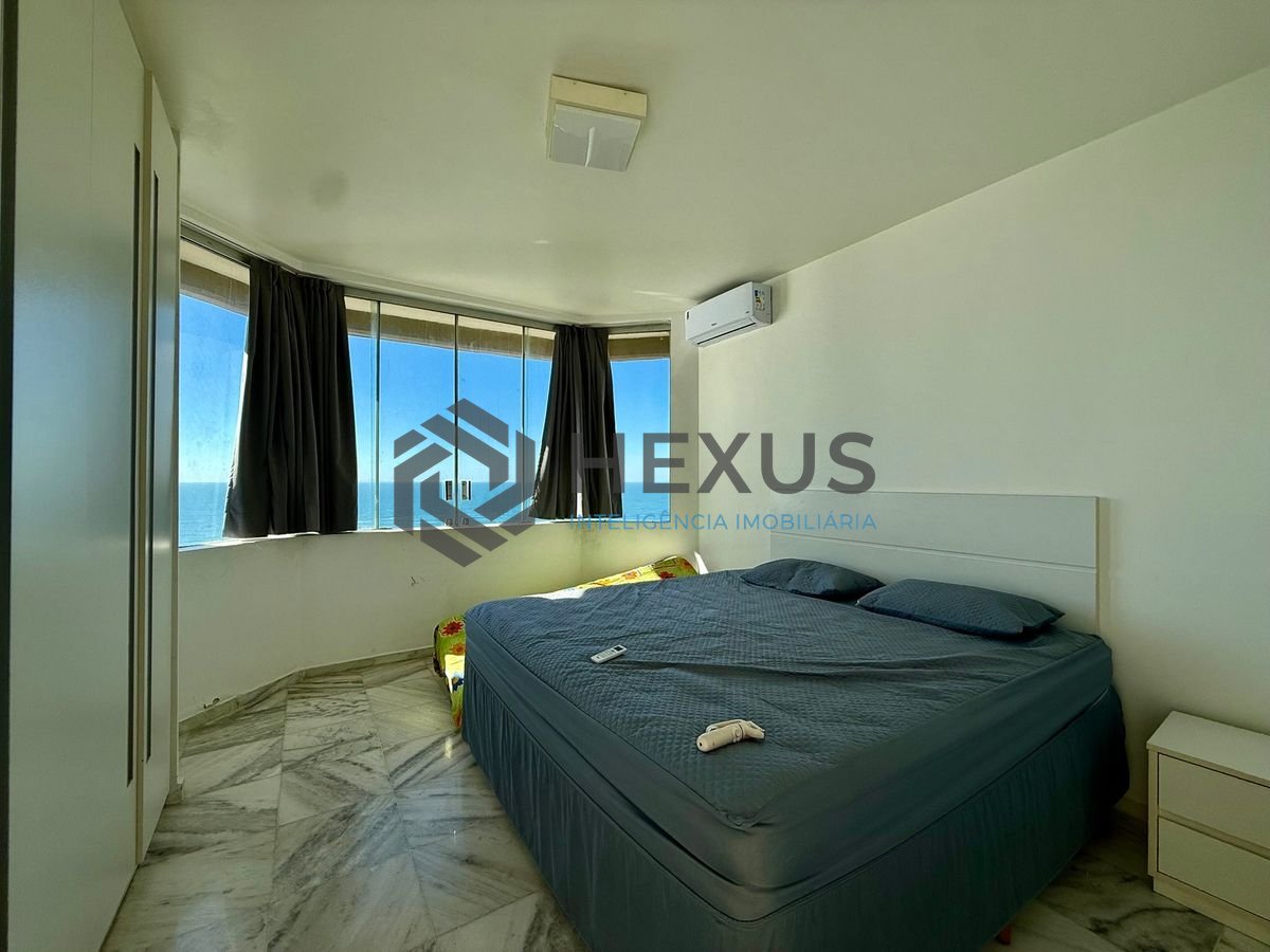 Foto 11 de Cobertura Triplex reformada com varanda vista mar e lazer na beira mar no Morro Sorocotuba na Enseada, Guarujá