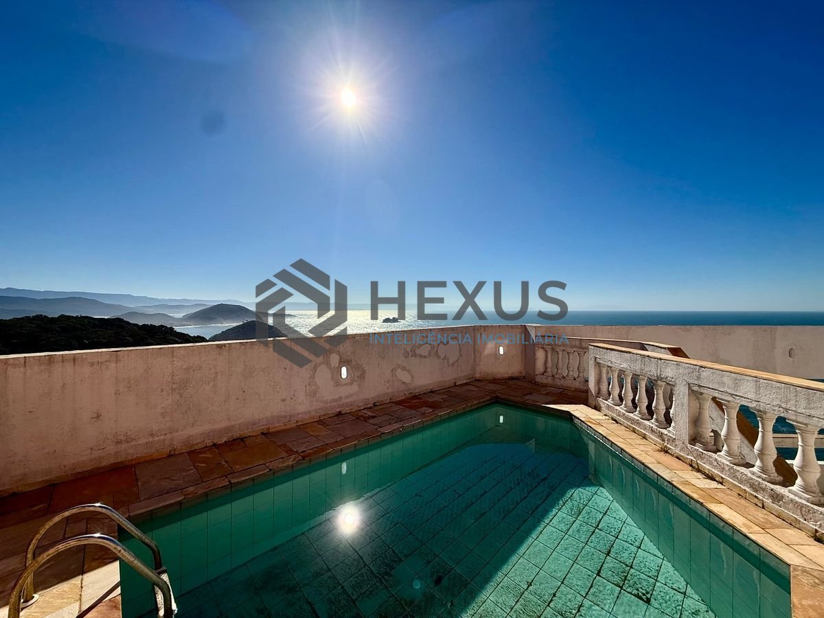 Foto 2 de Cobertura Triplex reformada com varanda vista mar e lazer na beira mar no Morro Sorocotuba na Enseada, Guarujá