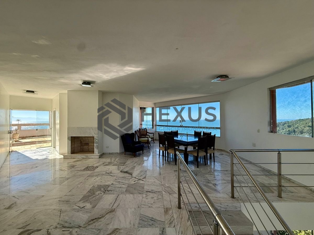 Foto 4 de Cobertura Triplex reformada com varanda vista mar e lazer na beira mar no Morro Sorocotuba na Enseada, Guarujá