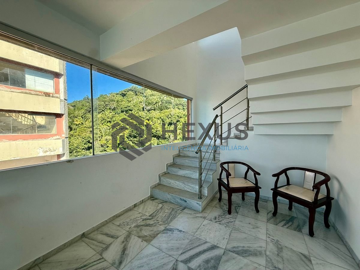 Foto 15 de Cobertura Triplex reformada com varanda vista mar e lazer na beira mar no Morro Sorocotuba na Enseada, Guarujá