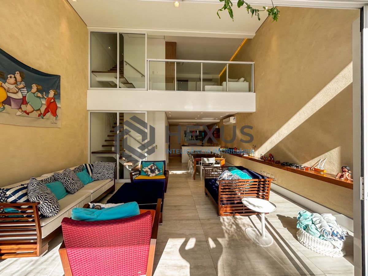 Foto 4 de Casa reformada frente mar com varanda vista mar e lazer no Pernambuco, Guarujá